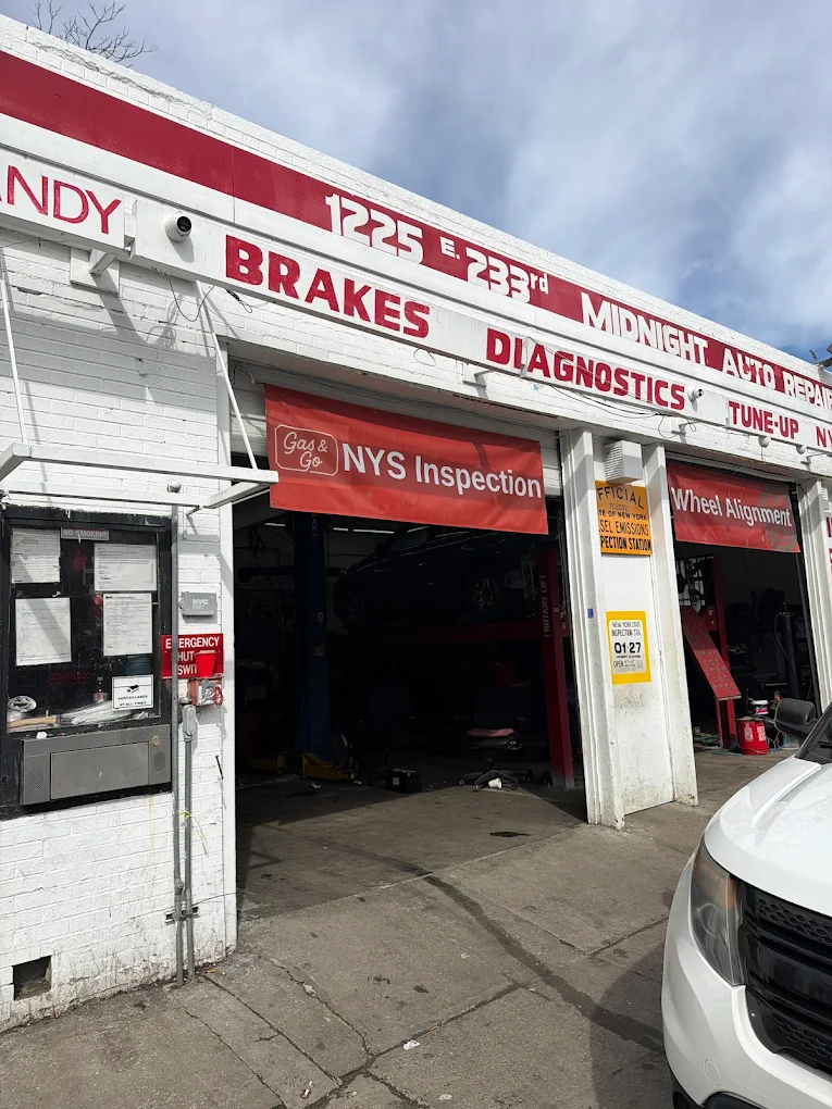 Auto repair service photo four